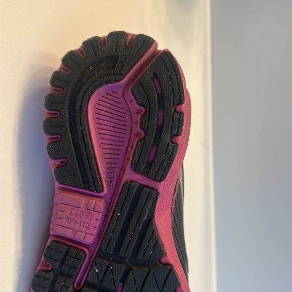 Barely worn Brooks sneakers - Picture 11 of 11